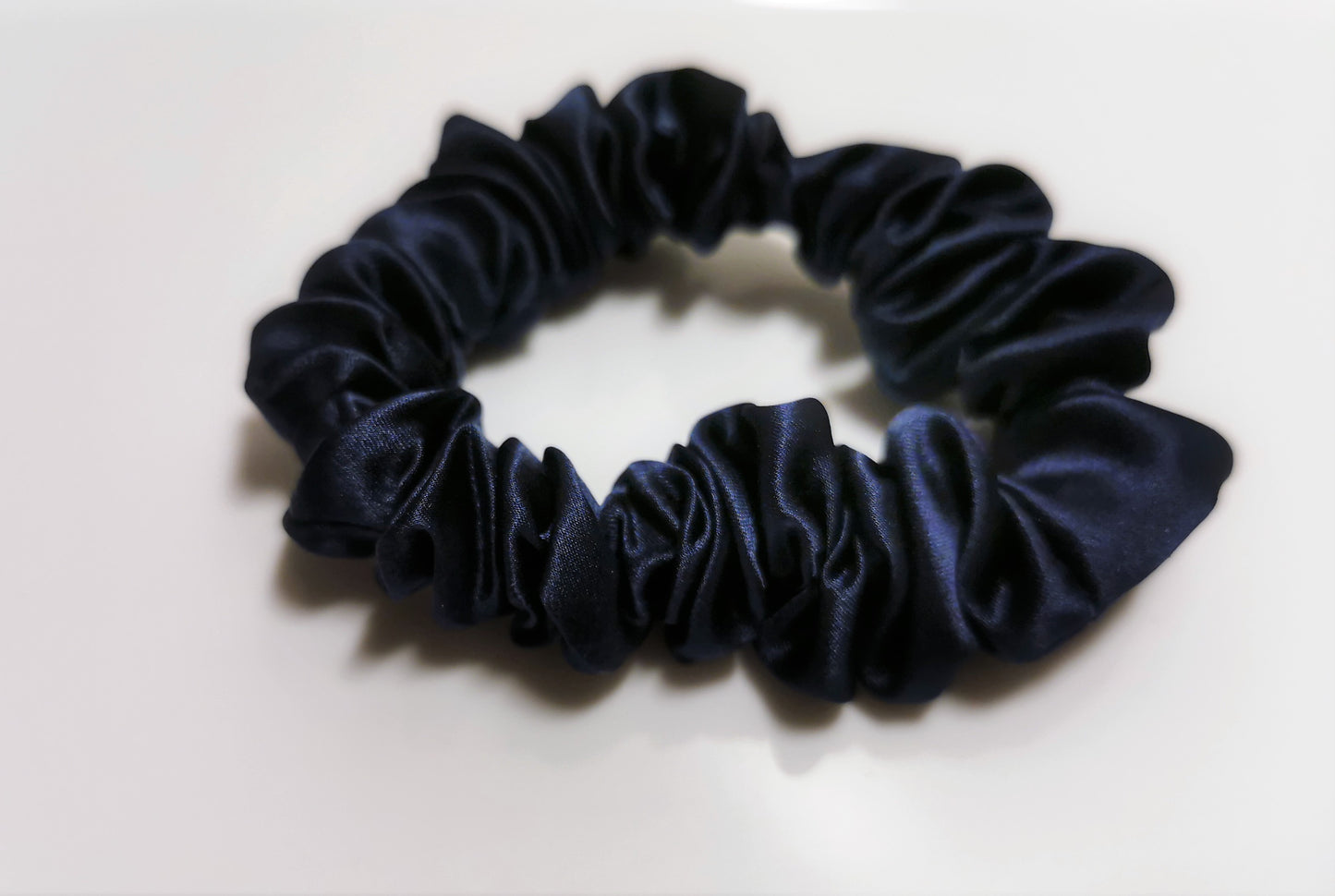 Pure Mulberry silk scrunchie (medium) - Ziba Copenhagen