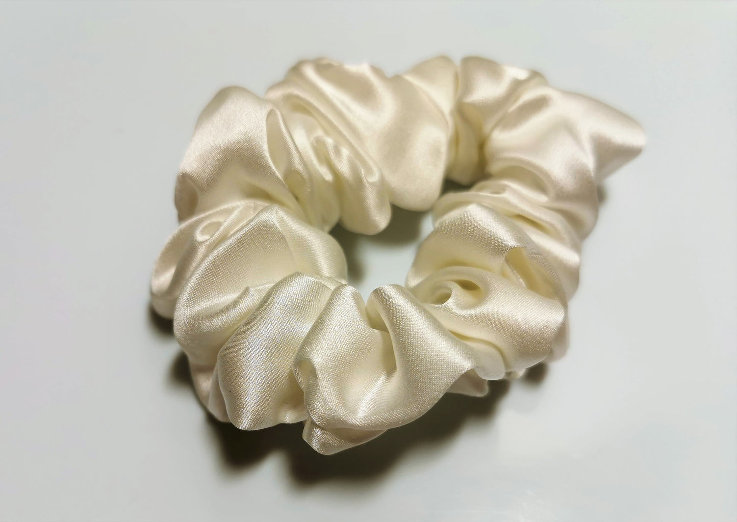 Pure Mulberry silk scrunchie (medium) - Ziba Copenhagen